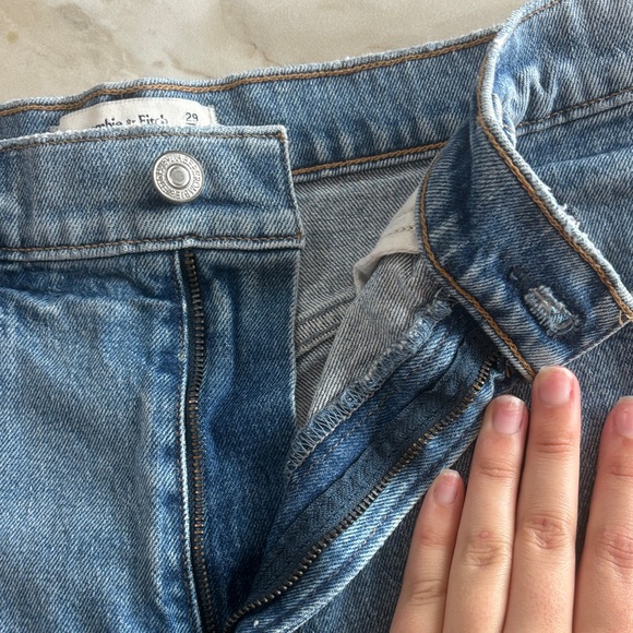 Abercrombie & Fitch High Rise “The Mom Short” - Picture 9 of 9